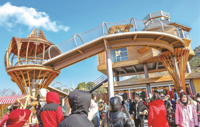 春節期間動物園、梅園迎來大批游客觀光游玩